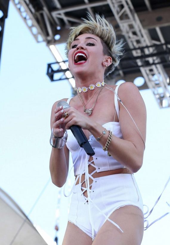 Miley-Cyrus-Photos -iHeartRadio